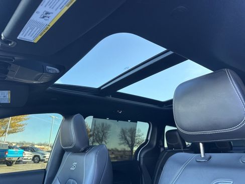 Used 2024 Chrysler Pacifica Touring-L w/ S Appearance Package image 60