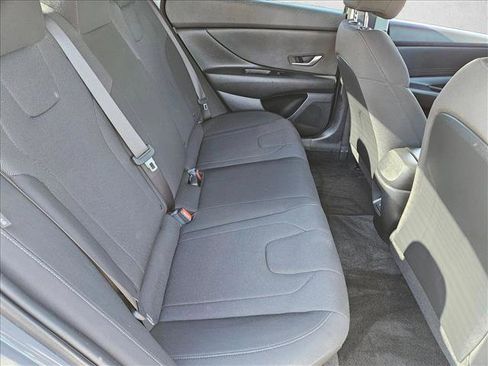 Certified 2025 Hyundai Elantra SE image 17