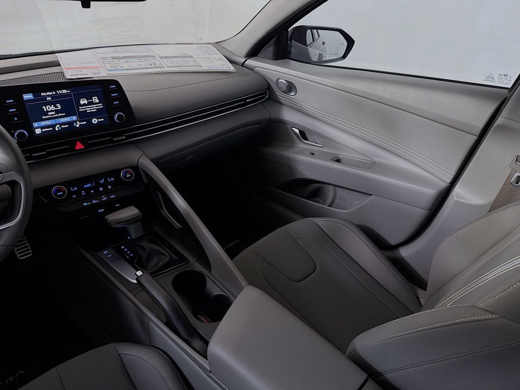 Used 2025 Hyundai Elantra Sport FWD image 24