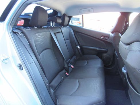 Used 2022 Toyota Prius LE image 4