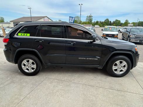 Used 2018 Jeep Grand Cherokee Laredo AWD/4WD image 4
