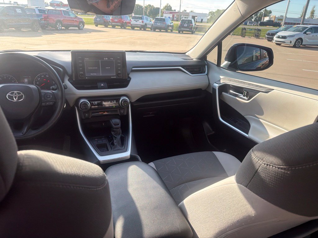 Used 2022 Toyota RAV4 XLE w/ Convenience Package FWD image 28