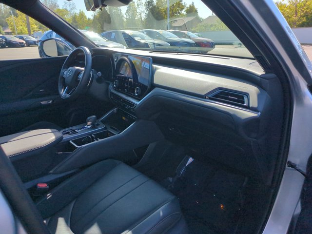 Used 2026 Lexus TX 500h AWD w/ Technology Package image 29
