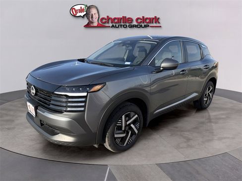 Used 2025 Nissan Kicks SV image 2