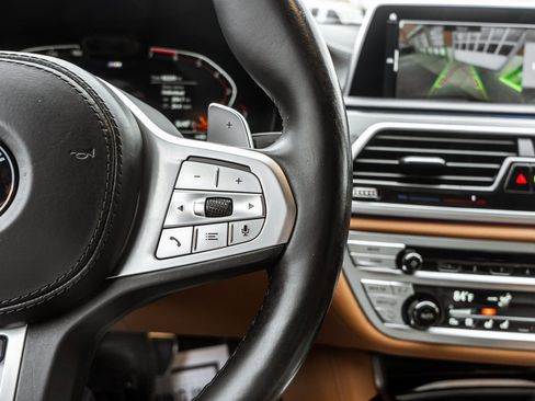 Used 2022 BMW 750i xDrive w/ Executive Package image 36