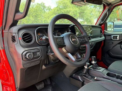 Used 2024 Jeep Wrangler Unlimited Rubicon w/ Technology Group AWD/4WD image 8