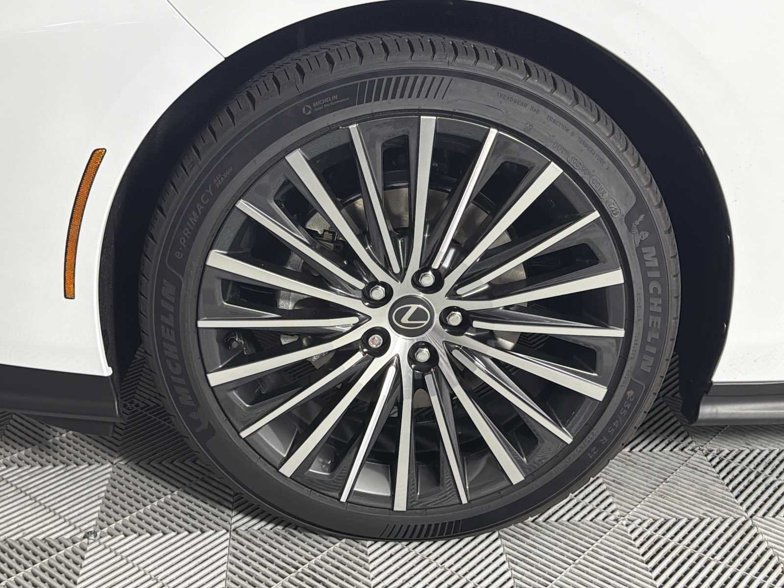 New 2026 Lexus ES 350e w/ Convenience Package FWD image 17