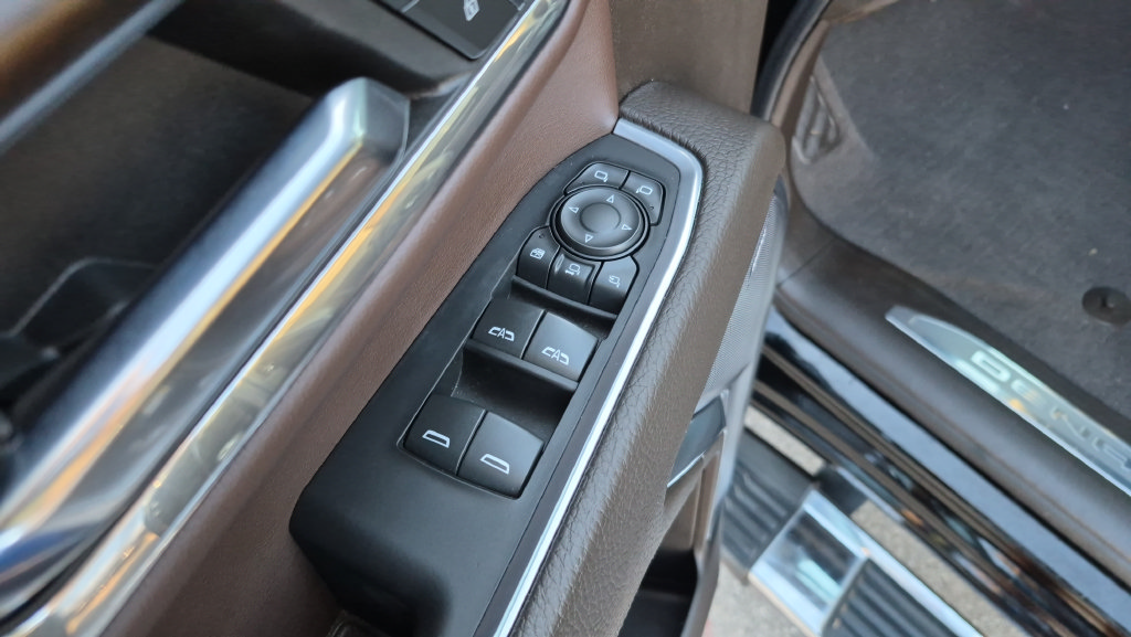 Used 2024 GMC Sierra 2500 Denali w/ Technology Package AWD/4WD image 10