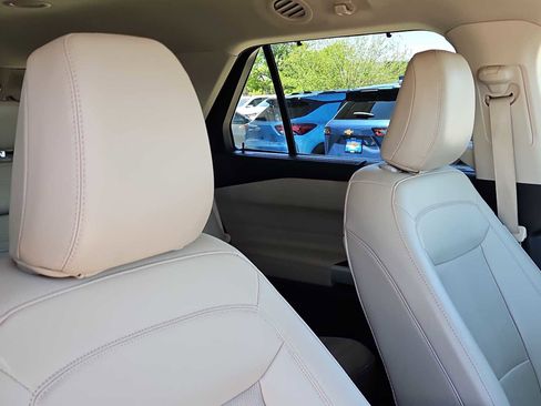 Used 2024 Ford Explorer Limited image 18