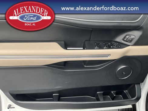 Used 2024 Ford Expedition Limited image 11