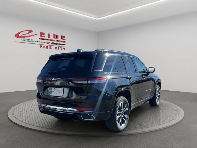Used 2023 Jeep Grand Cherokee Overland w/ Luxury Tech Group IV AWD/4WD image 10