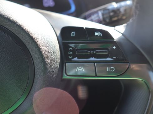 Used 2025 Hyundai Elantra Sport FWD image 16