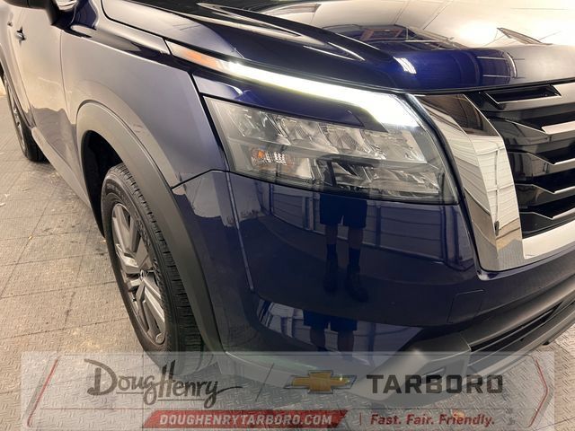 Used 2025 Nissan Pathfinder SV FWD image 11