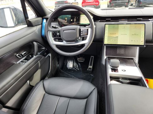 New 2025 Land Rover Range Rover Long Wheelbase Autobiography image 15