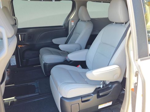 Used 2016 Toyota Sienna image 14