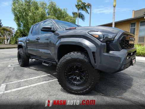 Used 2025 Toyota Tacoma TRD Sport AWD/4WD image 9