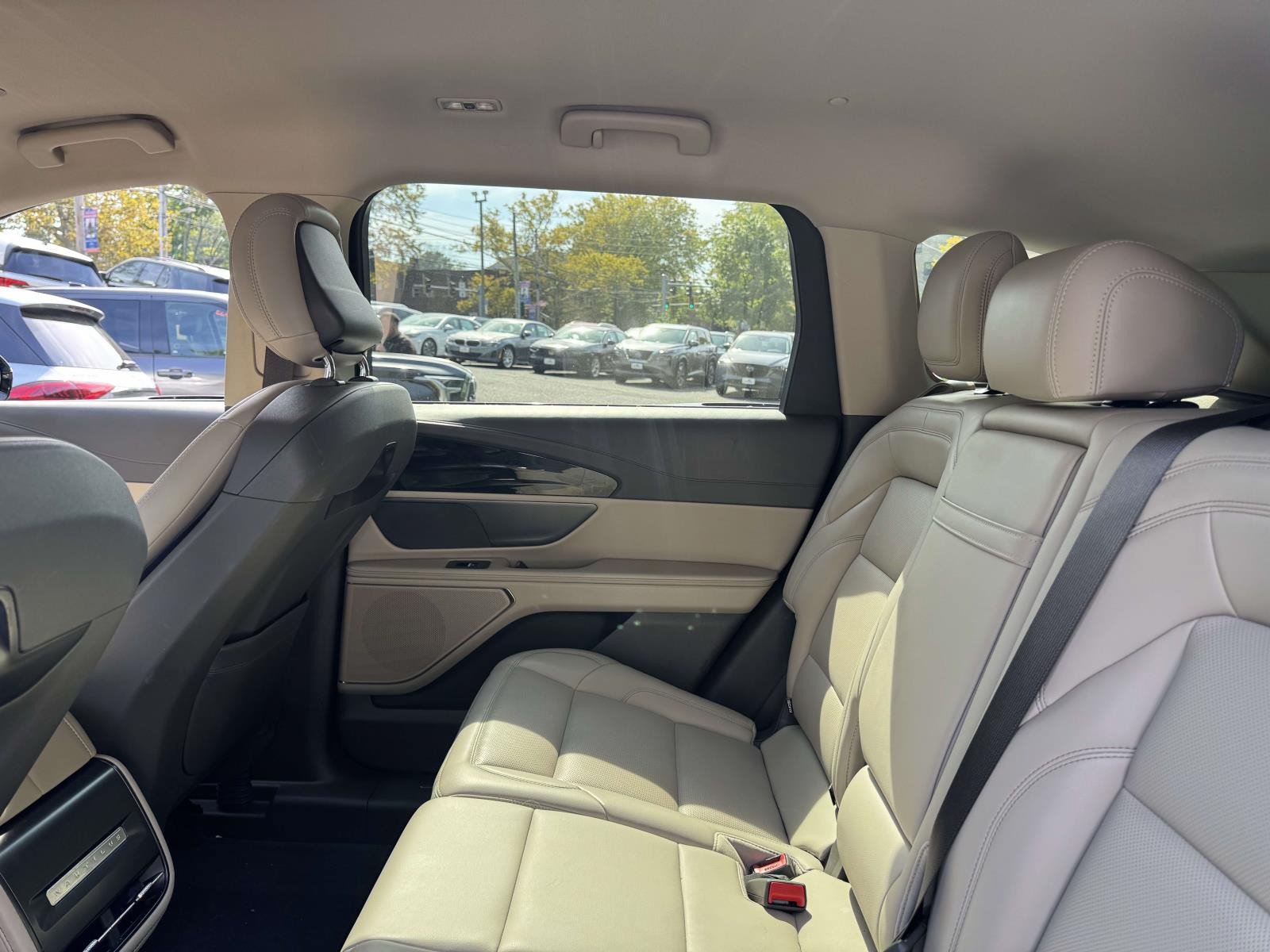 Used 2024 Lincoln Nautilus Premier AWD/4WD image 11