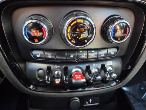 Used 2022 MINI Cooper Clubman S w/ Premium Package image 26