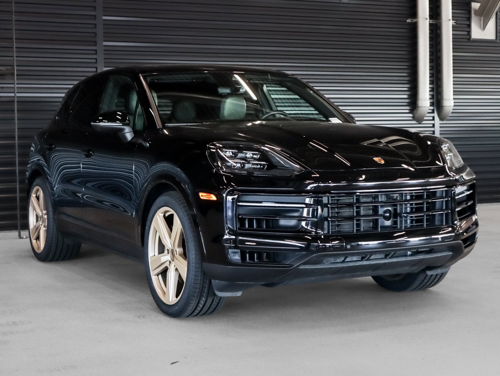 Certified 2024 Porsche Cayenne w/ Premium Package AWD/4WD image 7