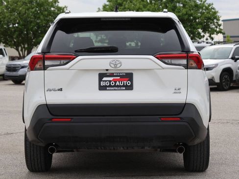 Used 2019 Toyota RAV4 LE AWD/4WD image 10