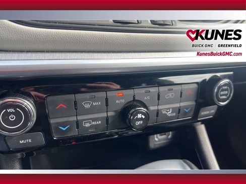 Used 2025 Jeep Compass Limited image 29