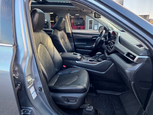 Used 2020 Toyota Highlander Platinum AWD/4WD image 17