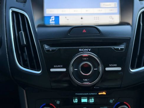 Used 2018 Ford Focus Titanium FWD image 36