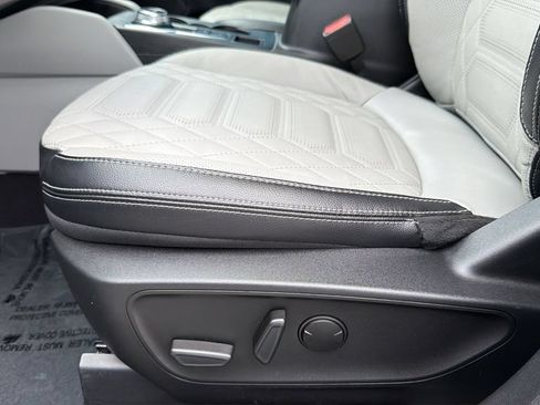 Used 2023 Ford Escape Platinum w/ Premium Technology Package AWD/4WD image 20