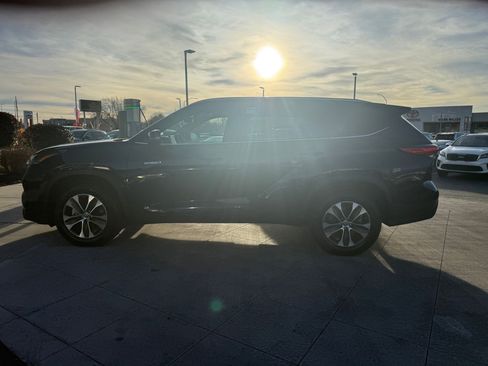 Used 2021 Toyota Highlander XLE image 9