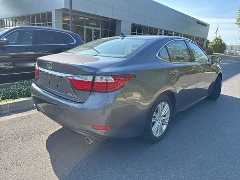 Used 2014 Lexus ES 350 w/ Luxury Package FWD image 7