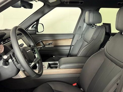 New 2025 Land Rover Range Rover Long Wheelbase SE image 16
