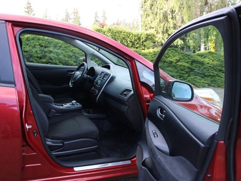 Used 2015 Nissan Leaf S w/ Charge Package FWD image 14