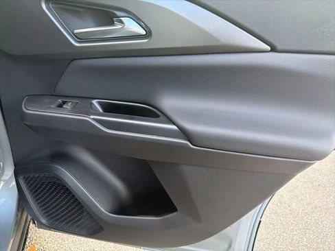 New 2026 Chevrolet Equinox EV LT image 33