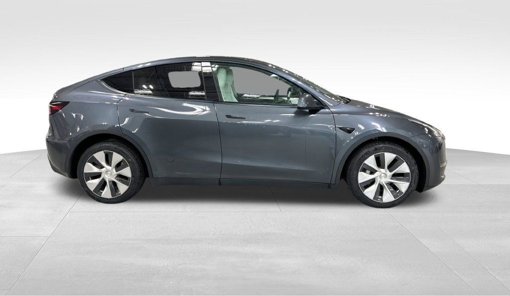 Used 2024 Tesla Model Y Long Range AWD/4WD image 12