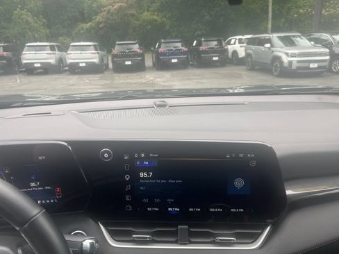 Used 2025 Chevrolet Equinox LT FWD image 17