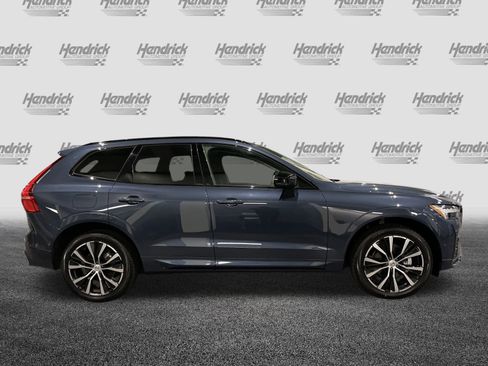 Used 2025 Volvo XC60 B5 Plus image 11