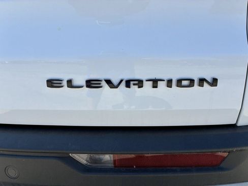 Used 2025 GMC Acadia Elevation w/ Elevation Premium Package AWD/4WD image 32
