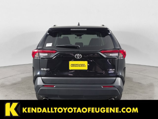 Used 2025 Toyota RAV4 XLE AWD/4WD image 6