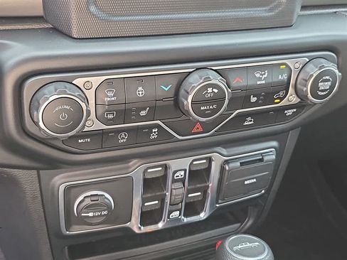 Used 2023 Jeep Gladiator Sport AWD/4WD image 22