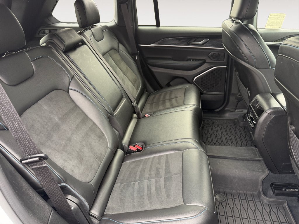 Used 2022 Jeep Grand Cherokee Trailhawk 4xe AWD/4WD image 23