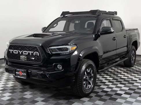 Used 2022 Toyota Tacoma TRD Sport w/ Technology Package image 2