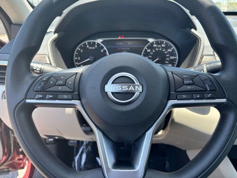 Used 2025 Nissan Altima 2.5 SV FWD image 24