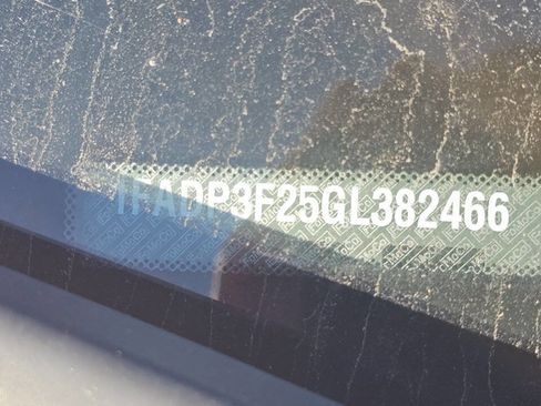 Used 2016 Ford Focus SE w/ SE Power Seat Package image 10