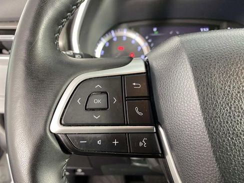 Used 2023 Toyota Highlander XLE image 17