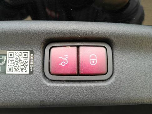 Used 2025 Mercedes-Benz C 300 Sedan image 29