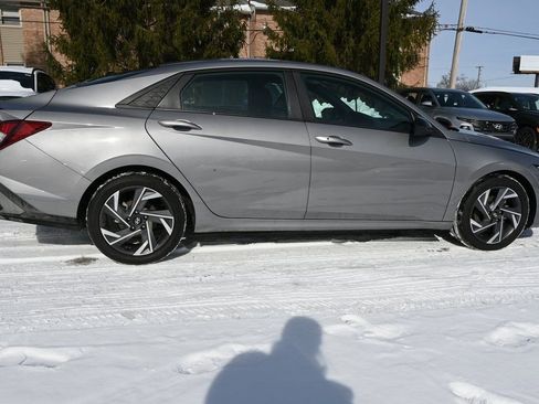 Certified 2025 Hyundai Elantra Sport image 9