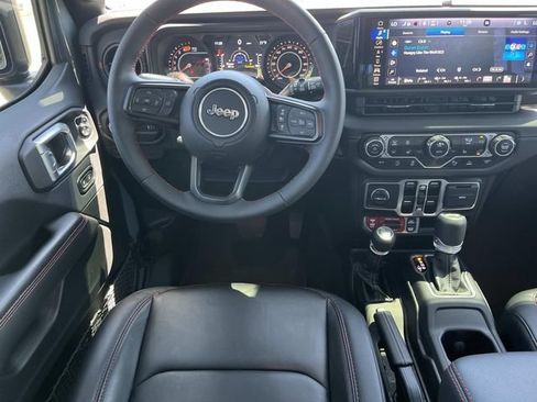 Used 2024 Jeep Wrangler Unlimited Rubicon AWD/4WD image 13