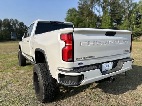 Used 2024 Chevrolet Silverado 2500 High Country w/ High Country Premium Package AWD/4WD image 7