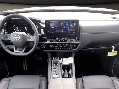 New 2026 Nissan Pathfinder SL image 5