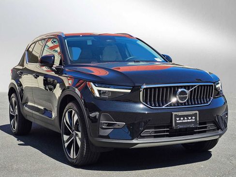 New 2025 Volvo XC40 B5 Ultra w/ Climate Package image 1